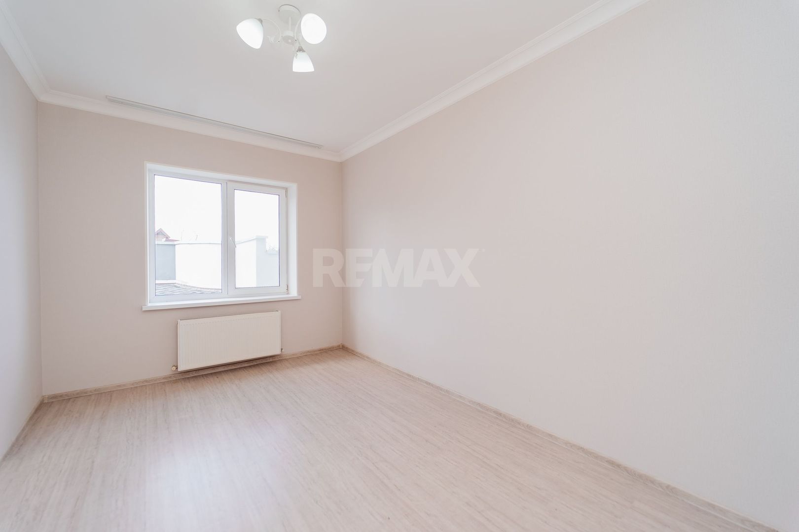 De vinzare Apartament 2 camere si balcon + living cu logie - Poză 9
