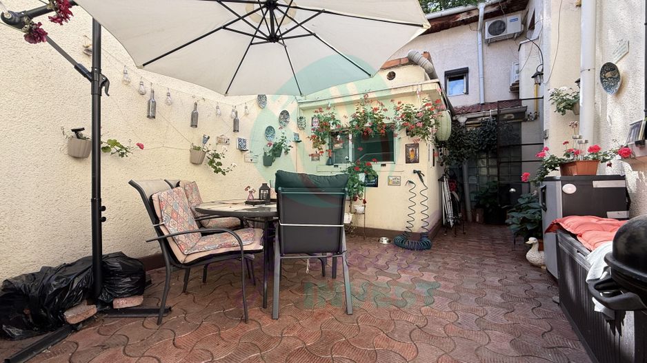 Casa cocheta cu o mica curte - Poză 8