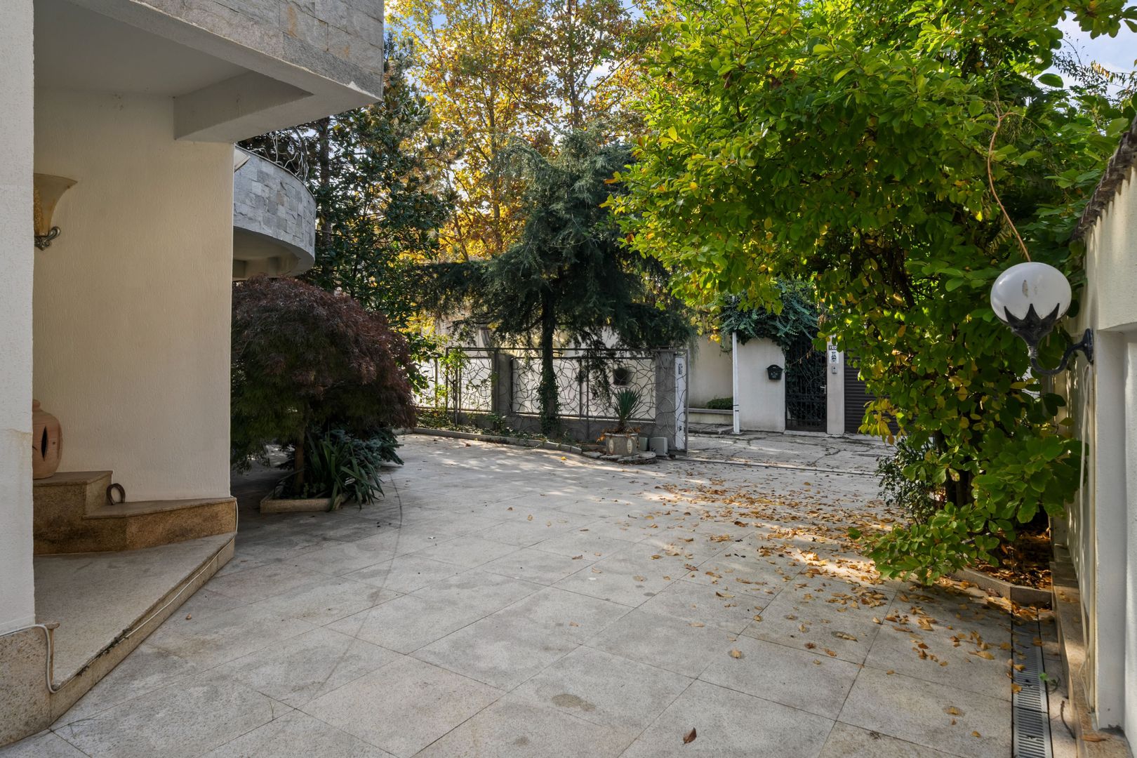 VILA ELEGANTA 5 CAMERE CU CURTE SI TERASA || EROU IANCU NICOLAE- PIPERA - Poză 34