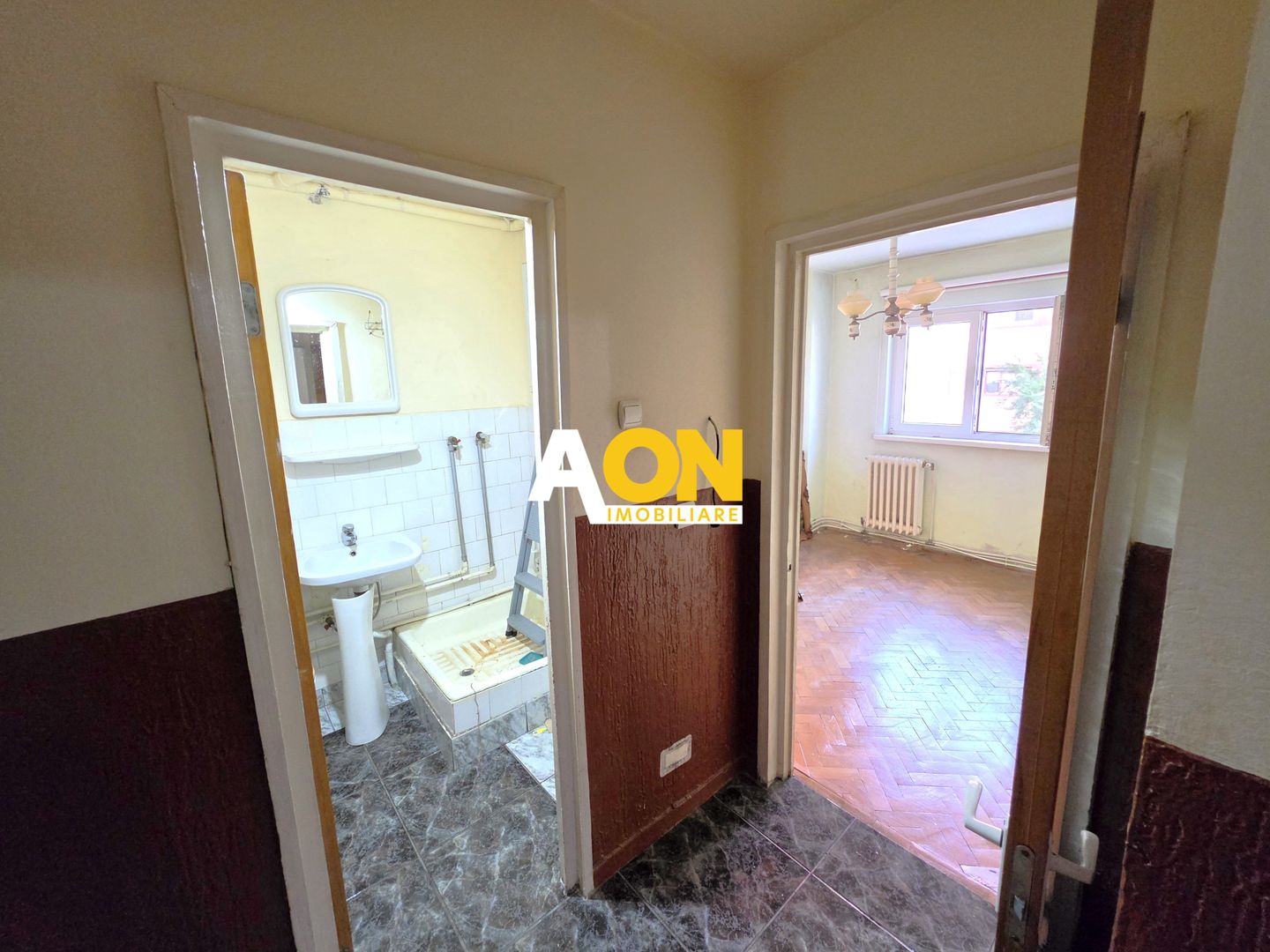 Apartament 4 camere, etaj 1, cu garaj si boxa, zona Scolii M. Eminescu - Poză 7
