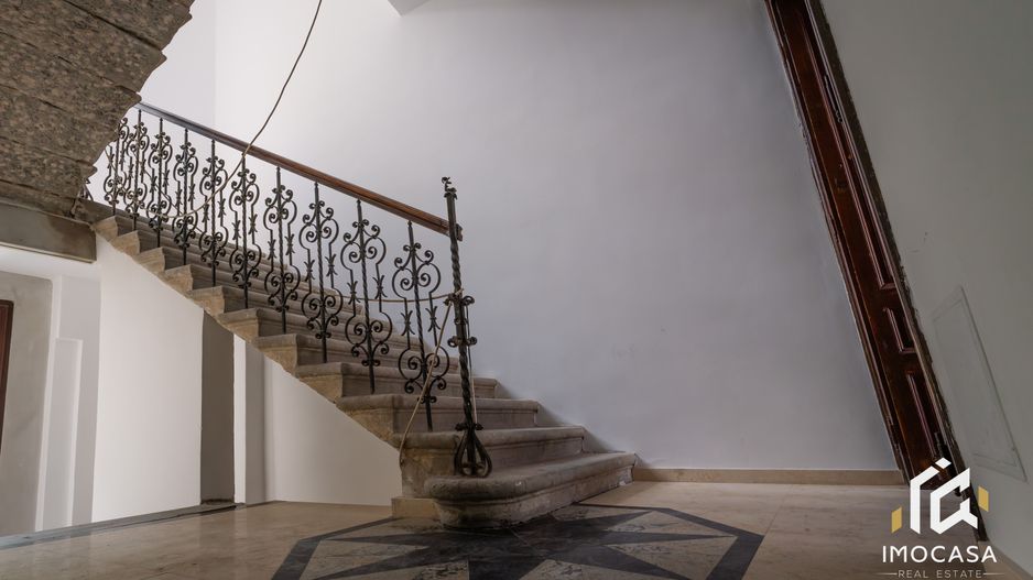 De vanzare Cladire bloc Istoric Central Arad D+P+E+M curte proprie - Poză 10