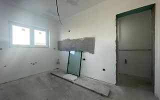 Duplex despartit prin camera tehnica- 5 camere- Mosnita Noua - Poză 4