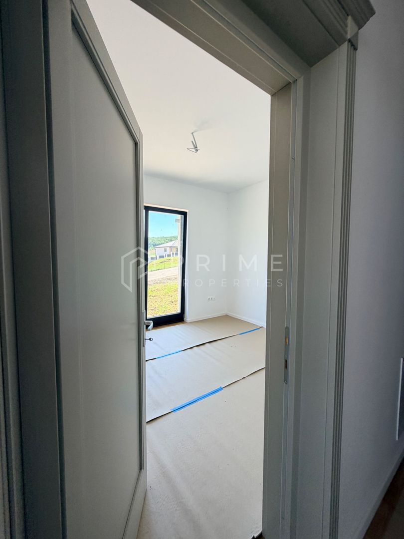 Vilă chalet modern cu perete panoramic de sticlă - Livezeni, Mureș - Poză 11