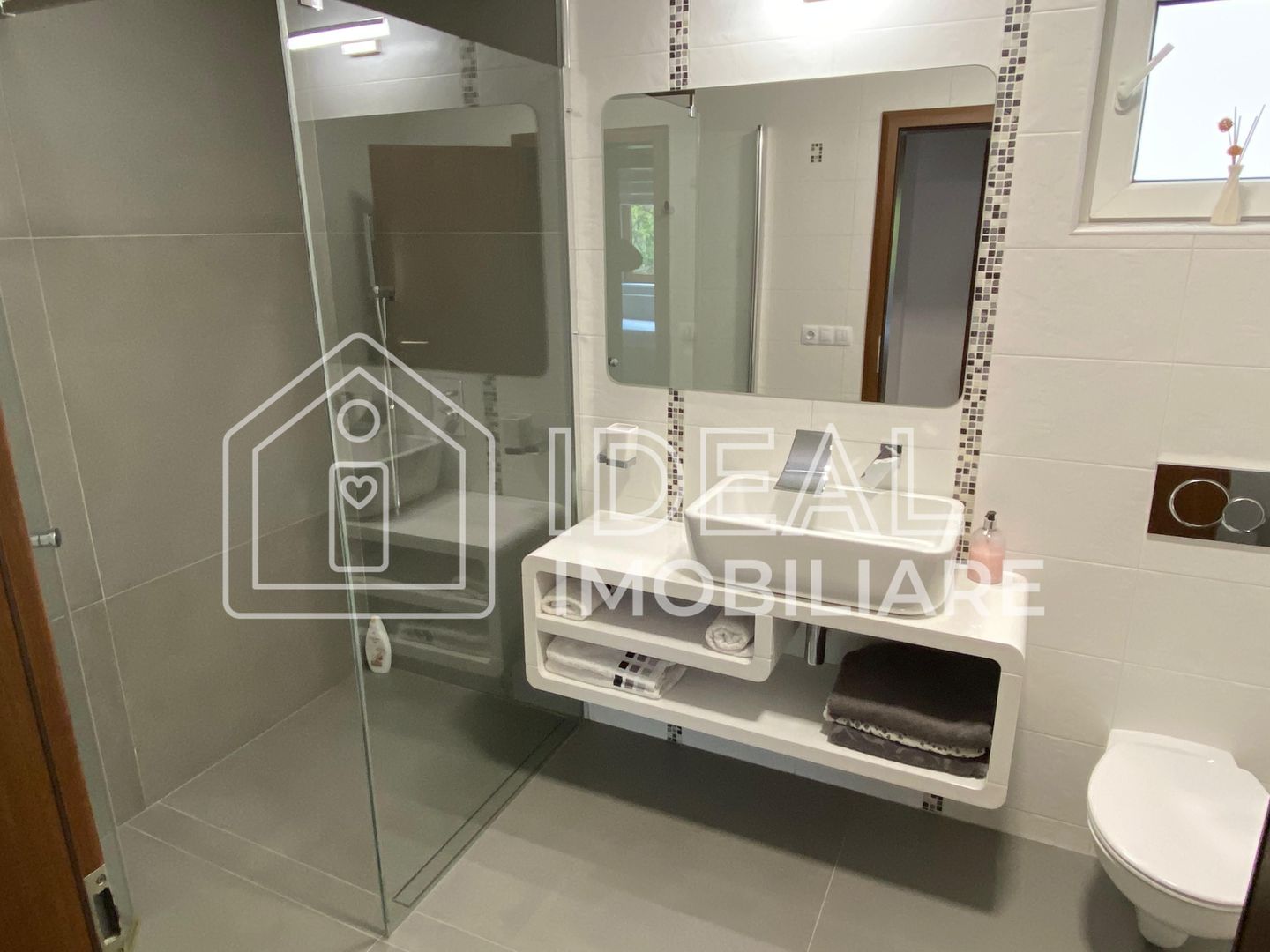 Apartament la Vila cu 5 camere si curte amenajata, in Valea Aurie - Poză 8