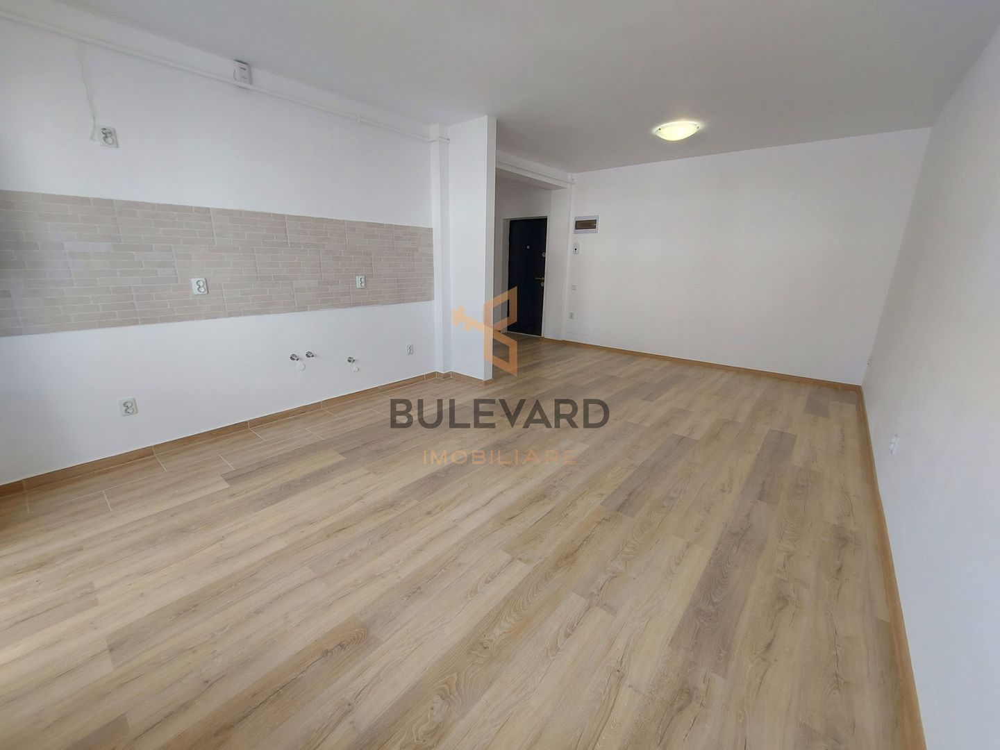 Apartament cu 2 camere , zona Porii! - Poză 1