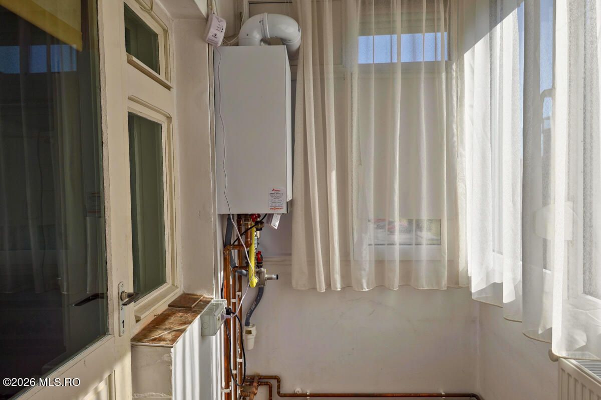Soarelui - Scoala 30 - 3 Camere, Decomandat, 2 Bai, Etaj 2, Centrala - Poză 7