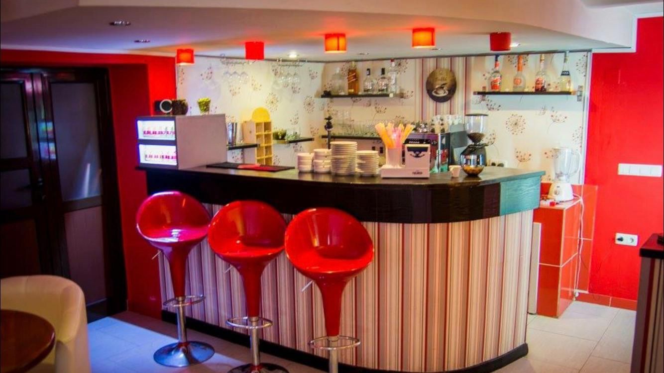 IDEAL PENTRU SALON INFRUMUSETARE / RESTAURANT/BAR/GRADINITE - Poză 12