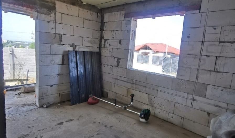 Casa la rosu în Plaiul Vulcănești - Poză 5