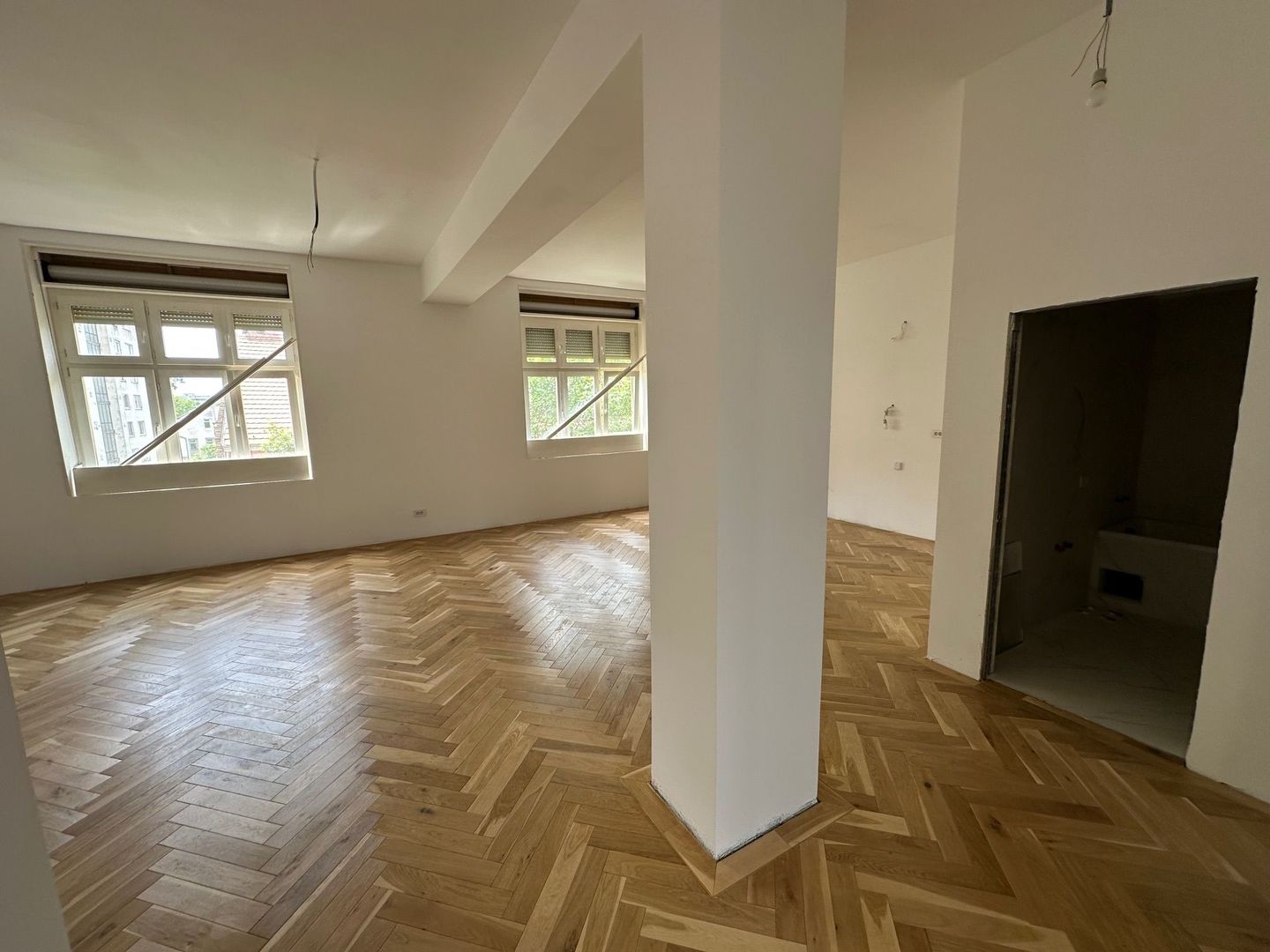 Apartament renovat în clădire istorică - are garaj - Poză 19