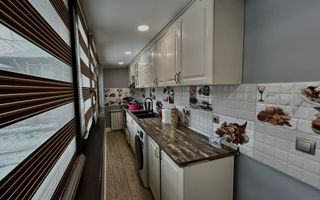 De vanzare apartament cu 3 camere, zona Piata Mare. - Poză 2