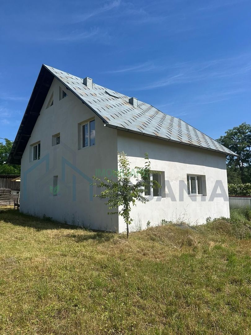 Casă P+M cu 2.400 mp teren intravilan, două deschideri la stradă – Tătăruși, Iași - Poză 2