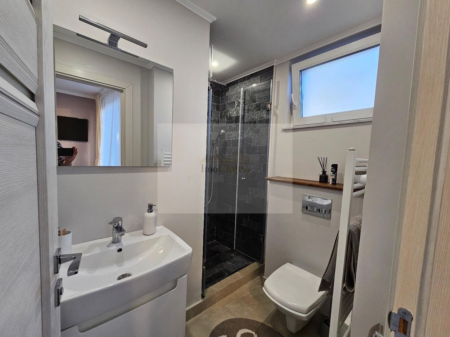 Casă spațioasă cu 4 camere și curte proprie – ideală pentru familie - Poză 15