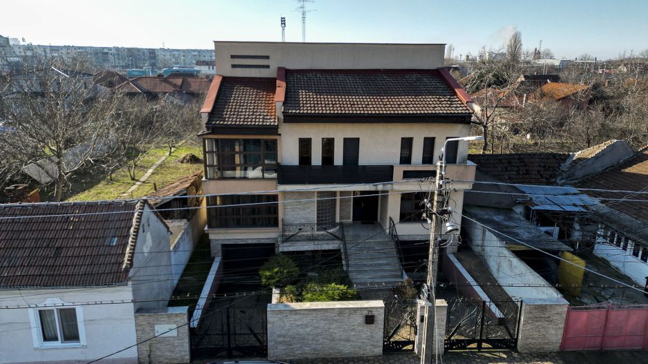 Vilă spațioasă cu 8 camere, Grădiște - Poză 1