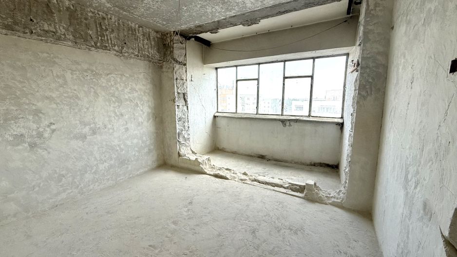 APARTAMENT SPATIOS CU VEDERE PE 2 PARTI - Poză 3