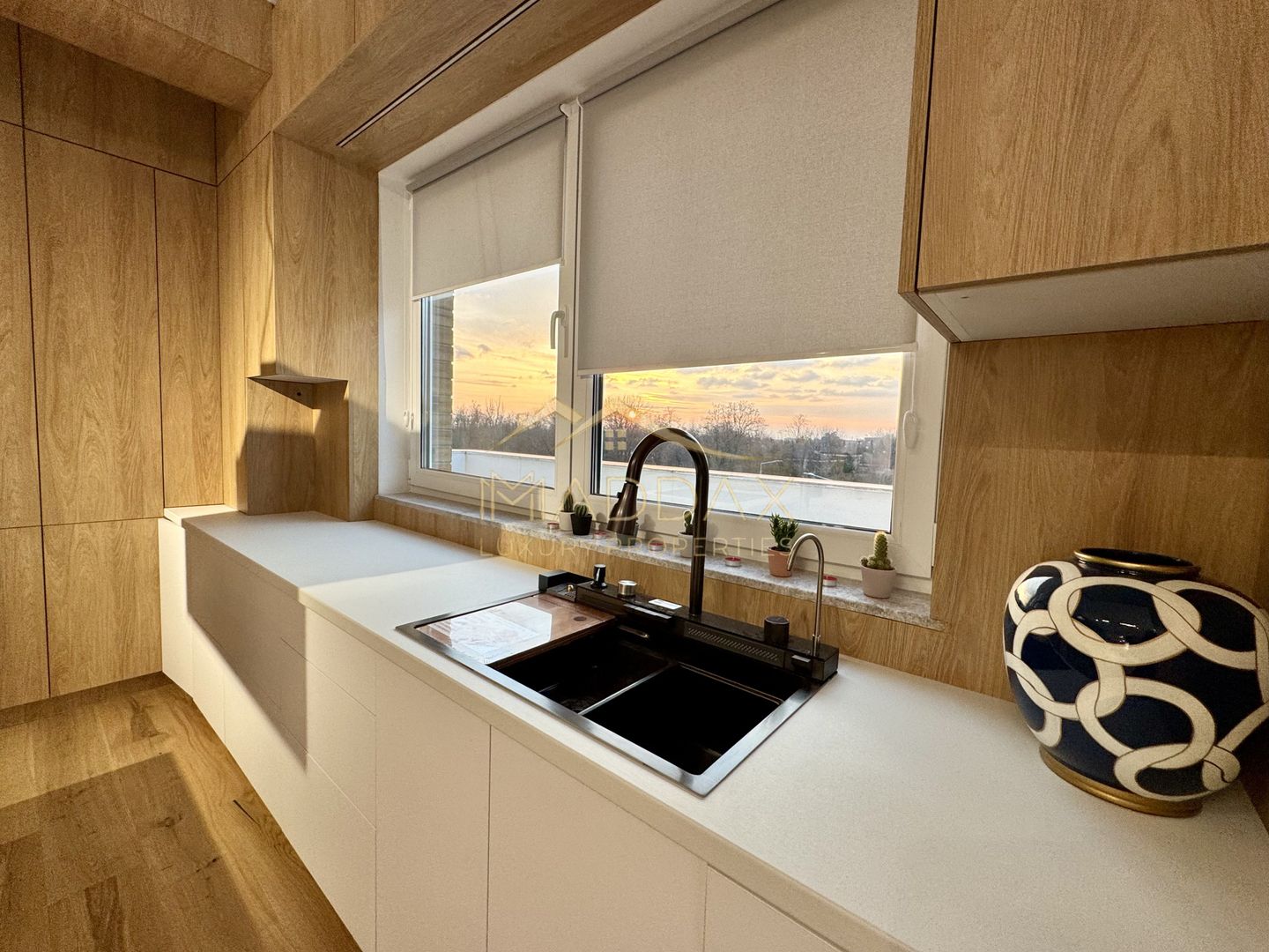 Duplex cu 4 Camere *211mp* / 2 parking / Erou Iancu Nicolae - Poză 19