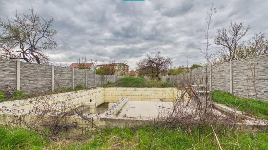Casă la roșu cu piscină-Pârneava-767 mp teren - Poză 4