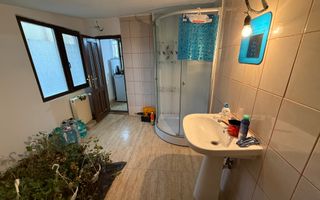 Spațiu de închiriat în Vilă - 2 camere+birou+curte în Campina - Poză 11