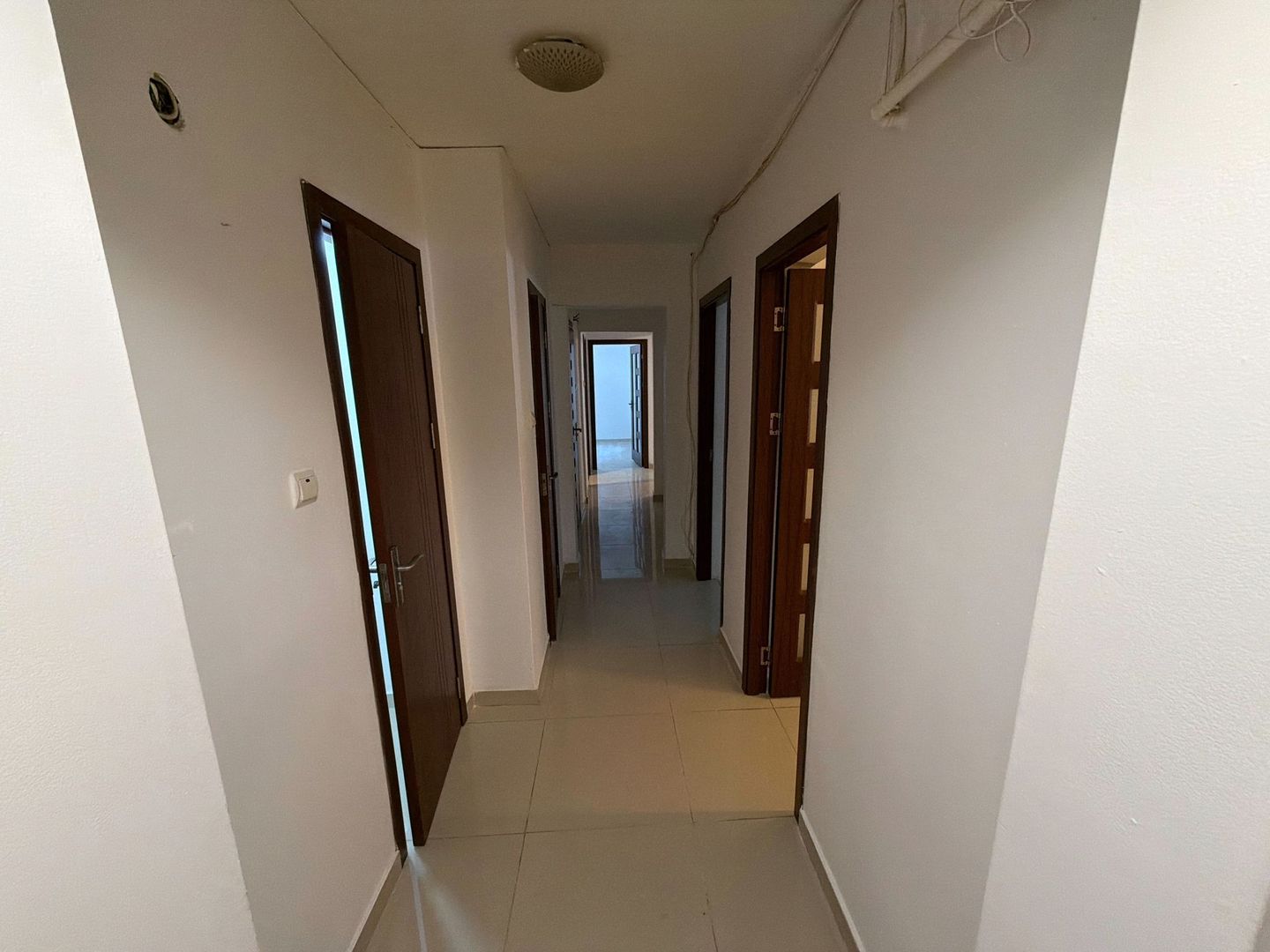 Apartament cu 3 camere decomandat 72 M² cu balcon și pivniță - Poză 13