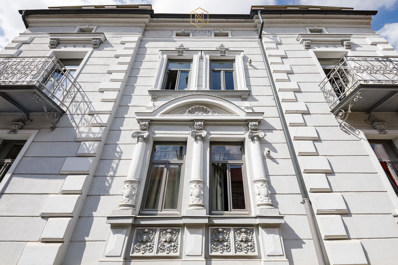 Oferta inchiriata-Apartament superb, central | Imobil Renovat integral + Terasa - Poză 2