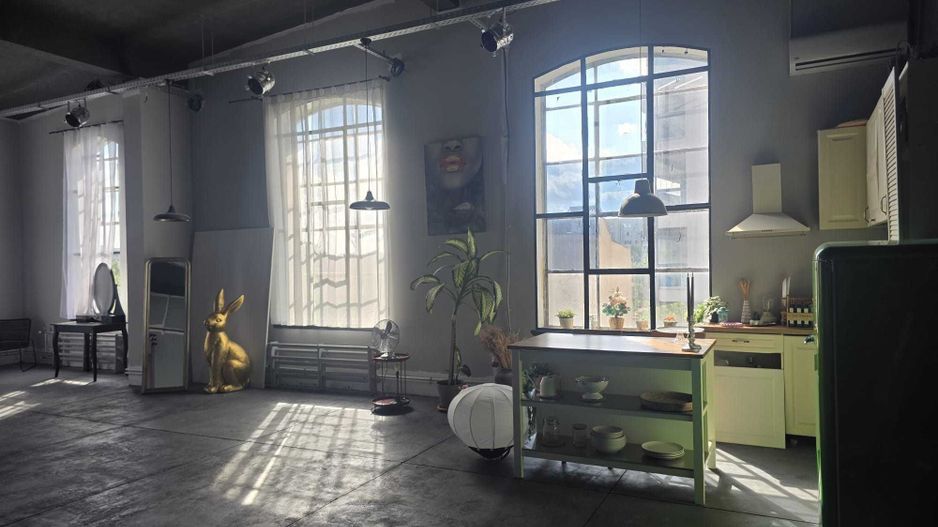 Spatiu de inchiriat amenajat studio foto dar si alte utilizari 80mp 700e/luna in zona Timpuri Noi - Poză 1
