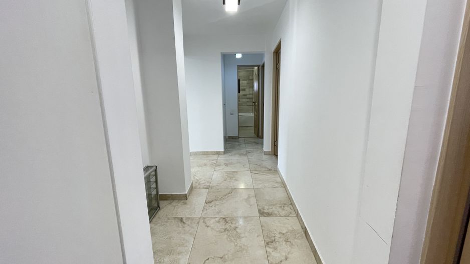 Apartament cu patru camere si garaj in zona Aradului - Poză 14