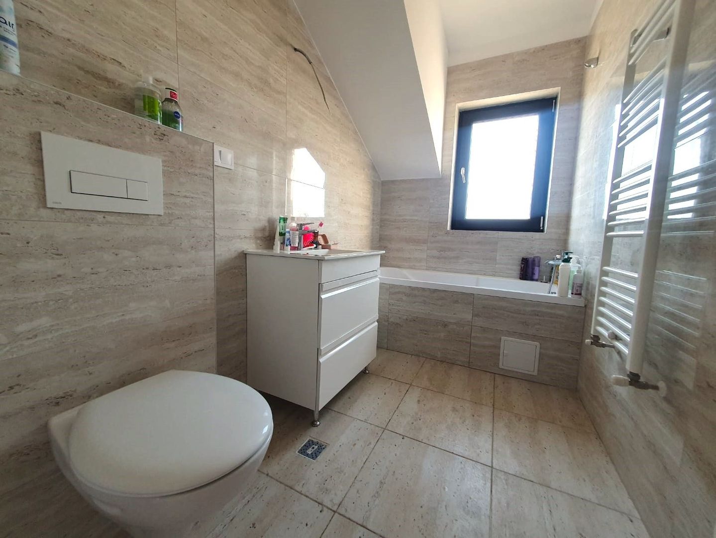 Locuință modernă, 2 camere decomandate, bloc tip vilă, Sânpetru - Poză 10