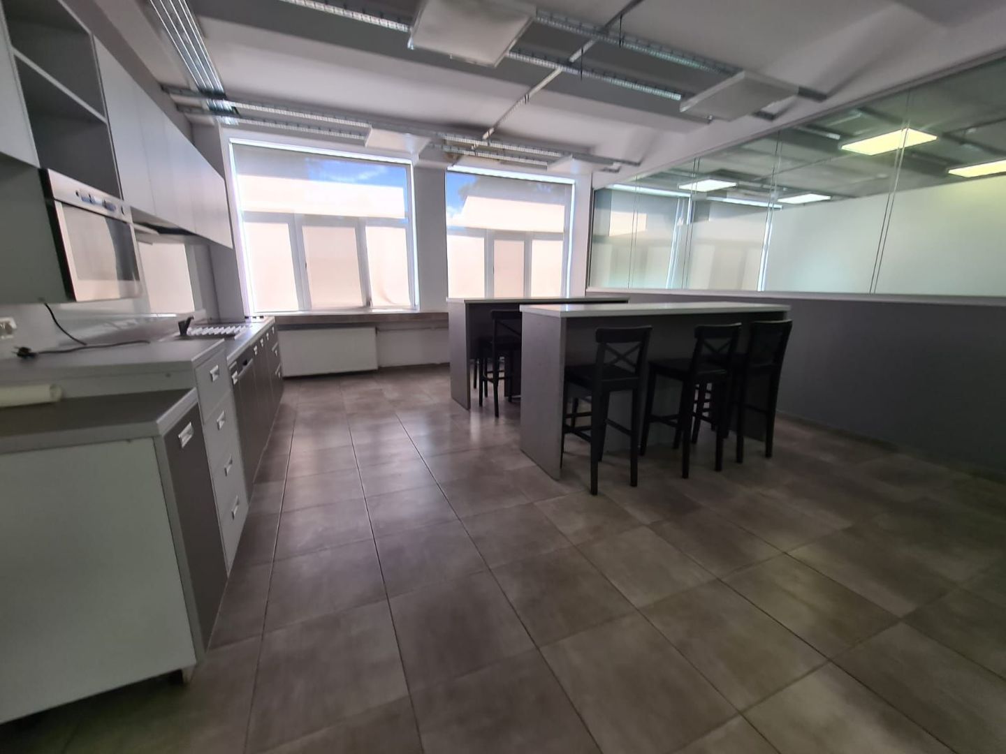 Cladire de birouri 3000 mp - Poză 12