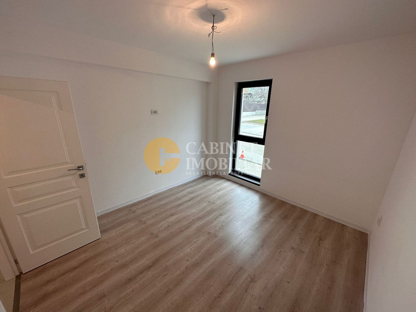 Apartament 2 Camere Decomandat 2 minute de  Aleea Tudor Neculai - Poză 1