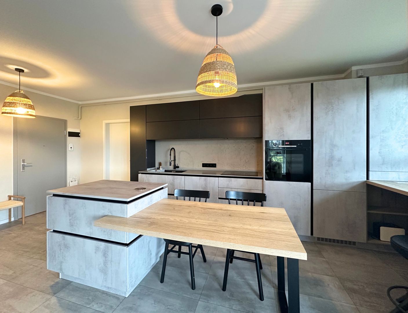 Apartament 2,5 camere chic cu grădină balcon vitrat și mobilier premium - Poză 9