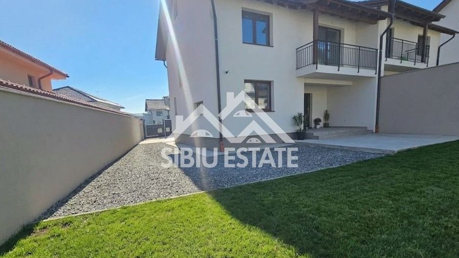 Casa noua 4 camere, 2 bai, terasa, curte si magazie - Poză 1