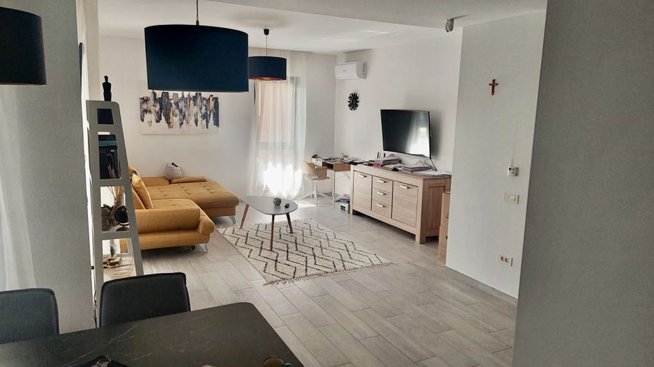 Apartament 3 camere, spațios si modern, terasa 20 mp, la intrare in Dumbrăvița - Poză 1