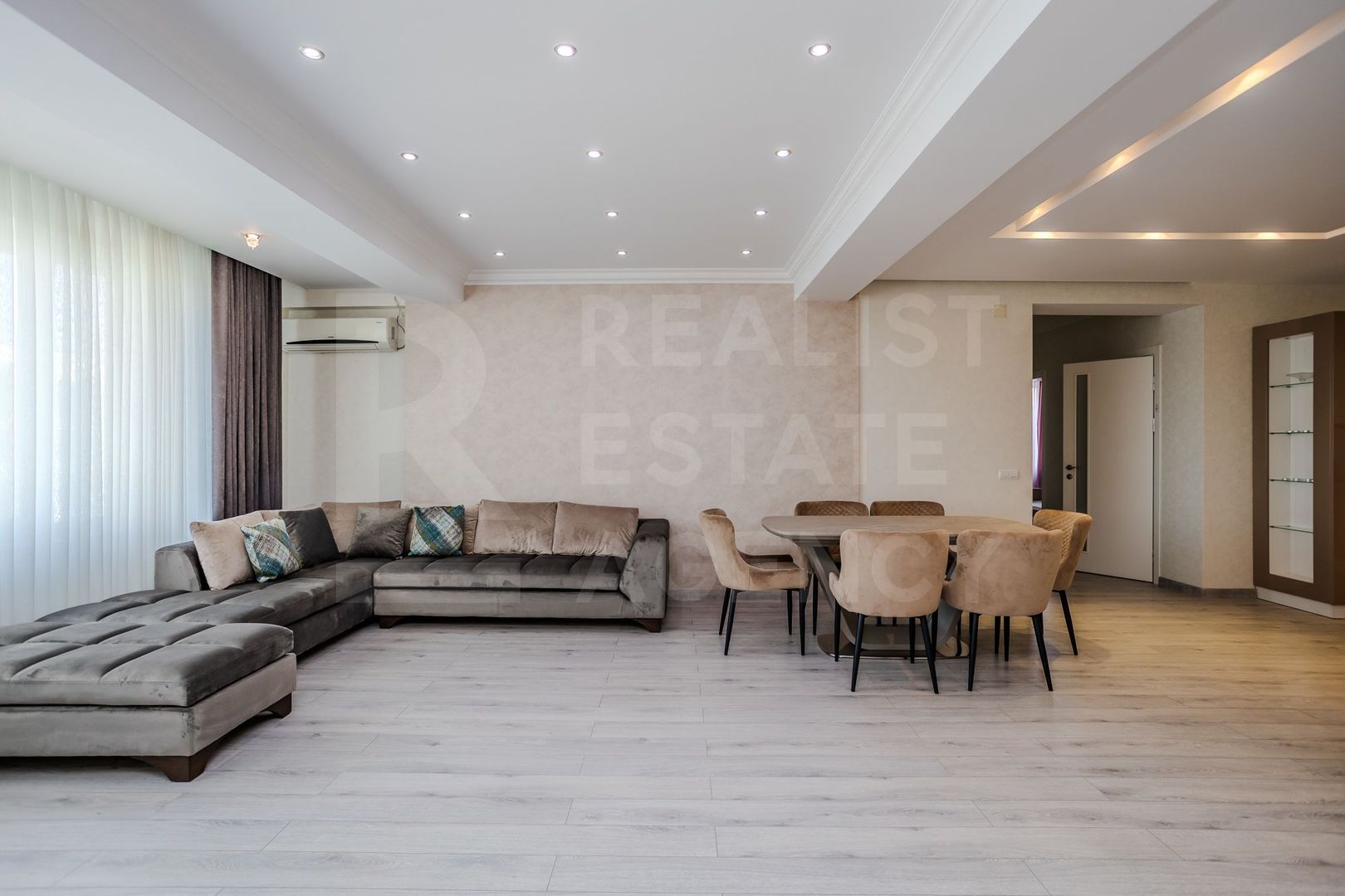 Chirie, apartament, 4 camere, str. Bucureşti, Centru - Poză 1