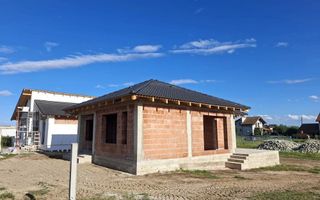 Casa la rosu, 4 camere, 387 mp teren, toate utilitatile, Orizont - Poză 2