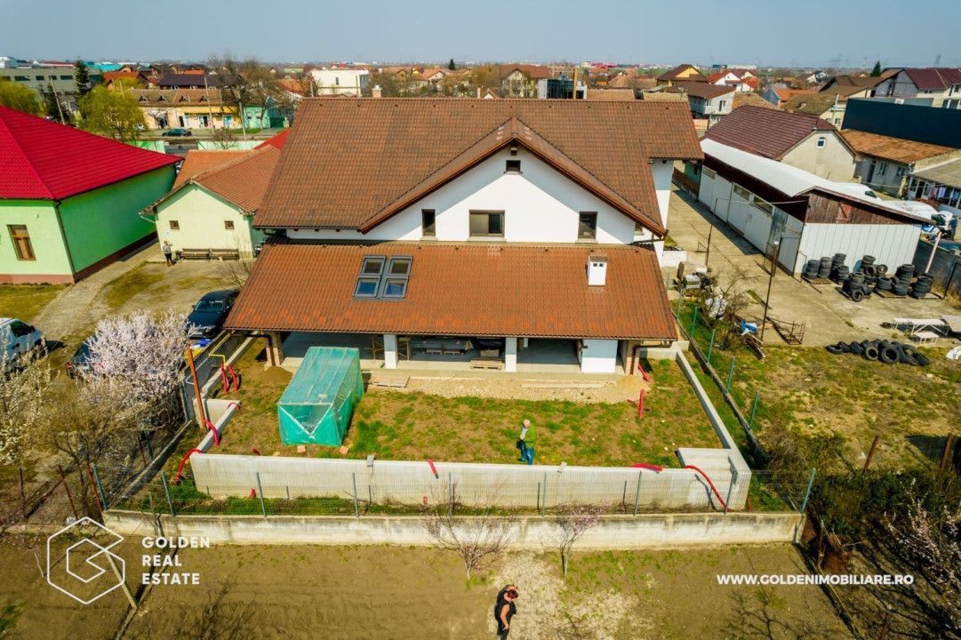 Proprietate de lux in zona Micălaca + două spații comerciale - Poză 37