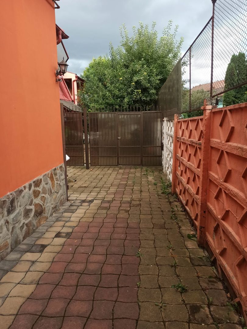 CASA CU 6 CAMERE ZONA CENTRAL - Poză 5