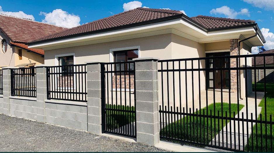 Casa Parter Sanmihaiul Roman,4 Camere,2 Bai,Terasa Acoperita,Toate Utilitatile - Poză 1