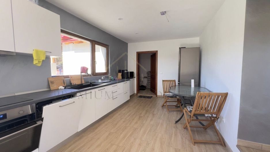 Casa de vanzare la 13 km de Onesti - Poză 5