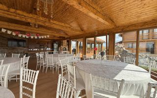 Vila de vanzare in APA-NORD  cu 2 Piscine/Zona de Relaxare/Acces lac - Poză 7