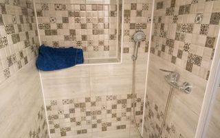 Apartament 2 camere cu 2 bai, pe 2 niveluri in vila renovata - Central - Poză 11