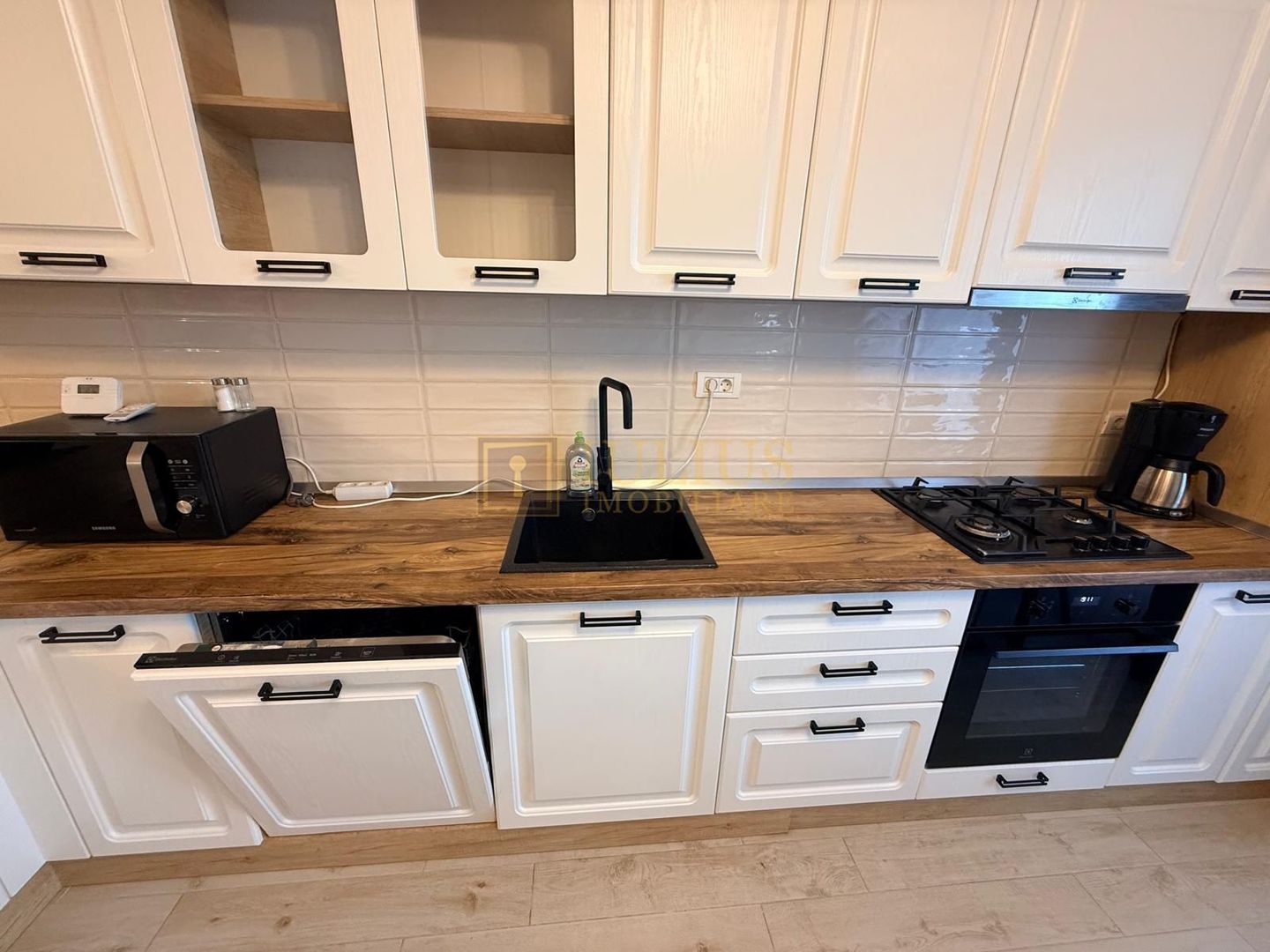 2 camere| Dumbravita| apartament mobilat lux| loc de parcare| lift| - Poză 6