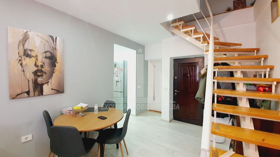 Apartament cu 4 camere de vanzare, Cetate - Poză 1