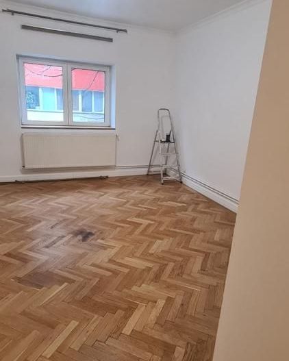 Apt de inchiriat dorobanti 3 camere nemobilat intretinere redusa - Poză 1