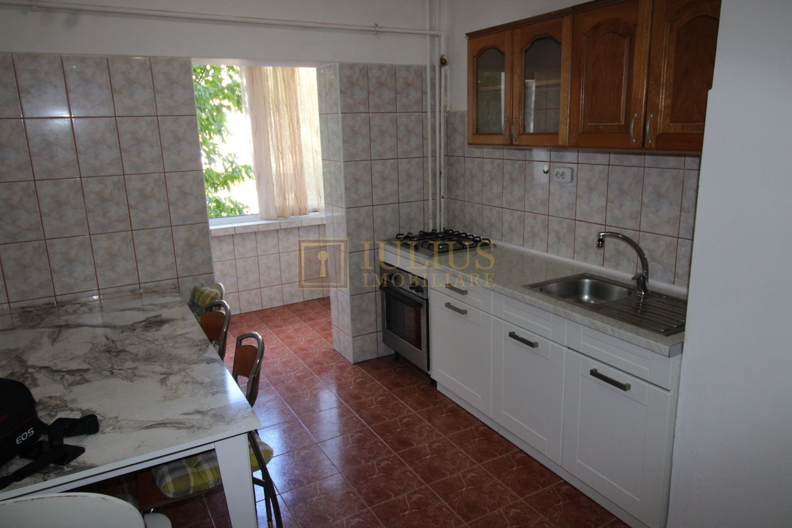 La 5 minute de Spitalul judetean, 3 camere,  centrala proprie - Poză 1