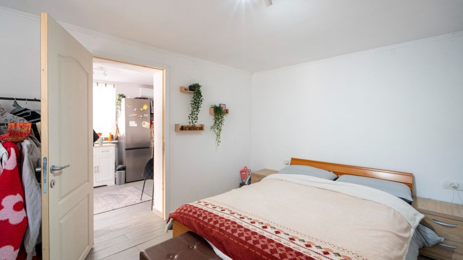 Casa cu 300 mp de teren , acces auto si dublu front in Nufarul - Poză 1