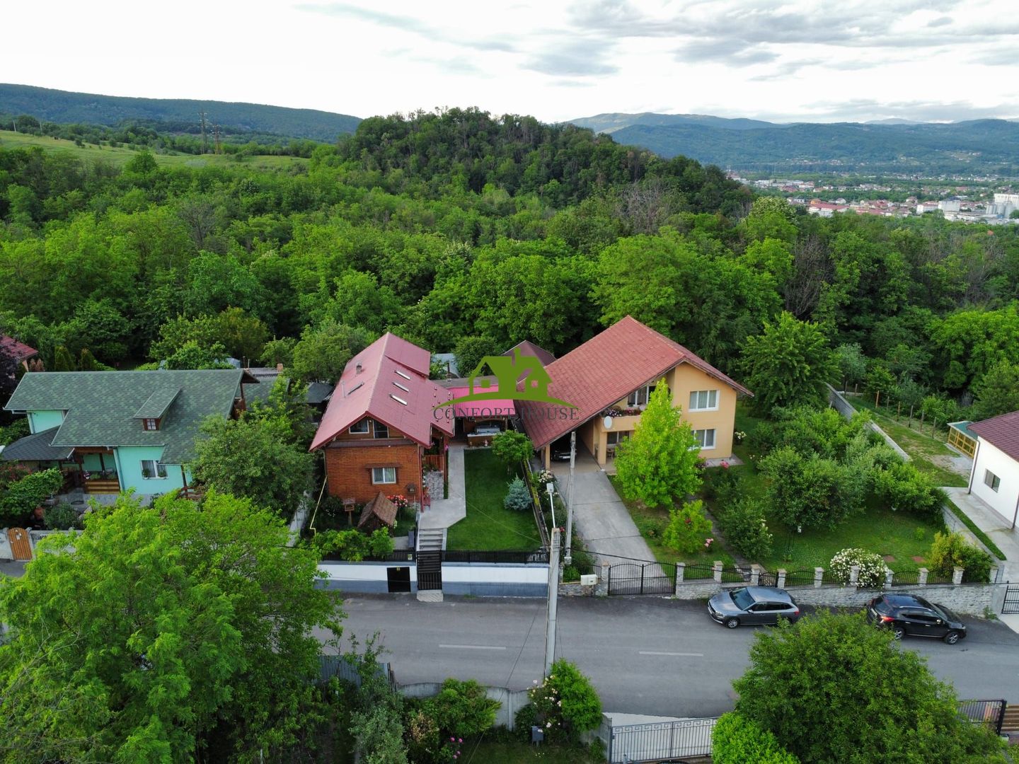 Casa P+M cu 4 camere  si 485 mp teren pe Dealul Malului, Rm Valcea - Poză 1
