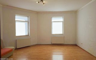 Lunei - Ion Neculce, 2 Apartamente. Mansarda 157 mp. Anexe, Lot 475 mp - Poză 6