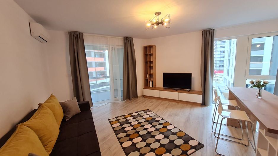 Lux la 10 minute de Iulius Town - Poză 19