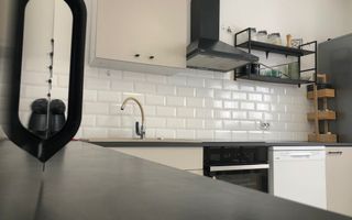 Casa renovata 250 mp utili si teren 935 mp in zona centrala Cisnadie - Poză 5