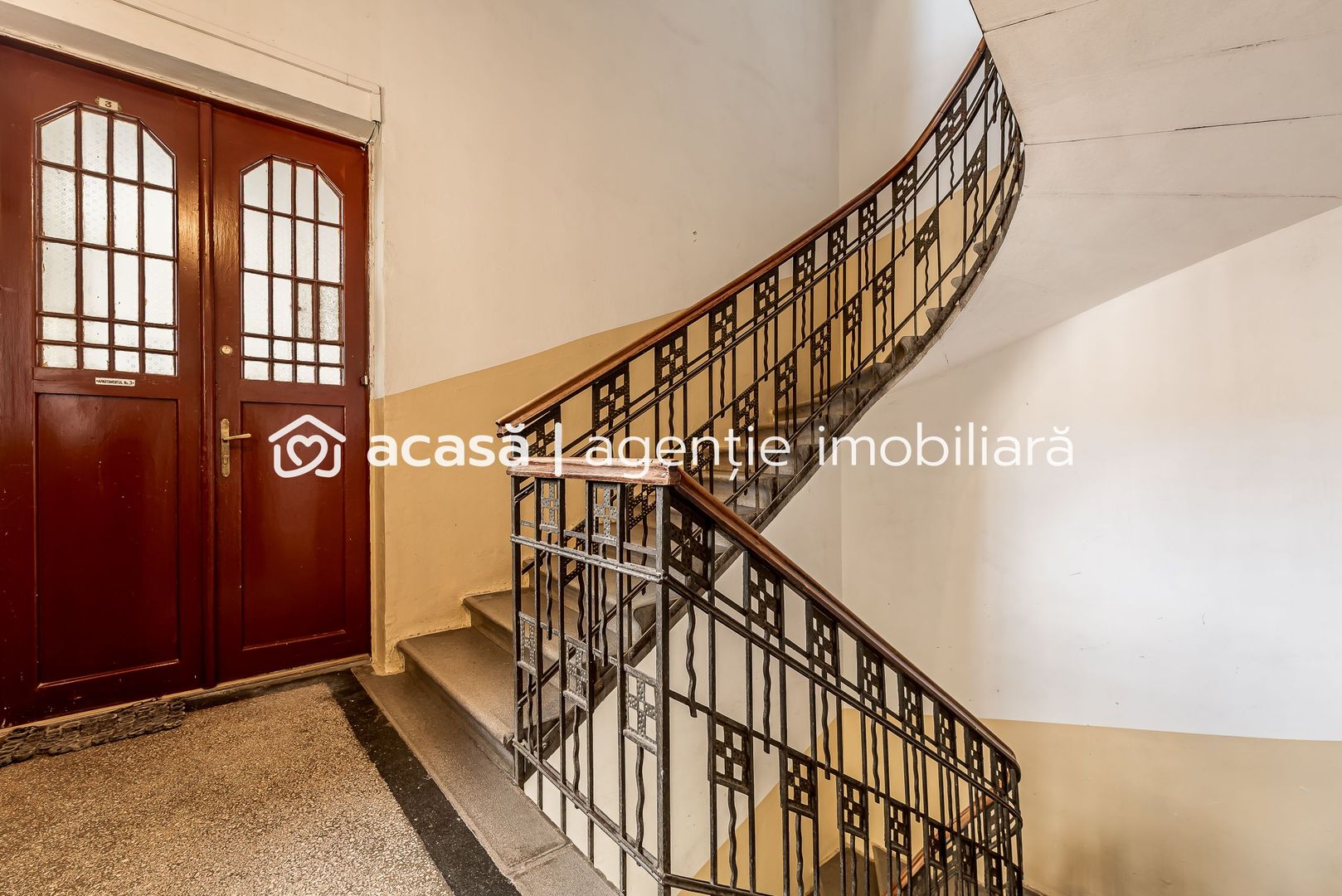 VANDUT! 2 apartamente unificate, B-dul Revoluției, Arad. Etajul 1 - Poză 2