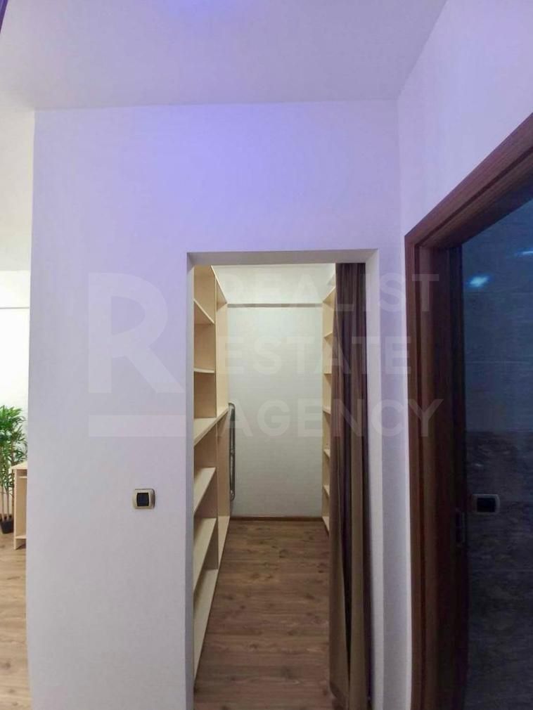 Apartament cu 3 camere – 13 Decembrie, Coresi la 5 minute pe jos. - Poză 10